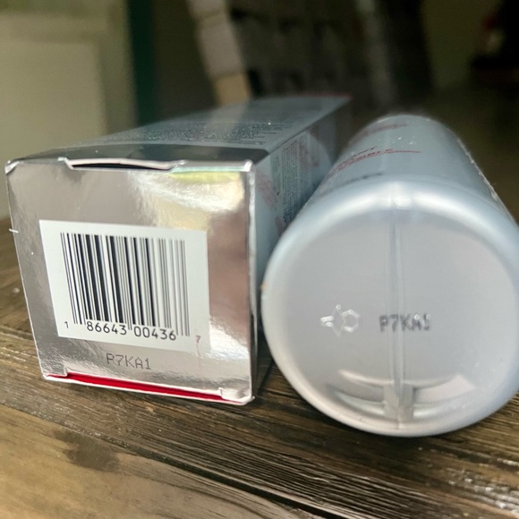 Elizabeth Arden Pro Sensitive Skin Cleanser - Picture 2 of 5